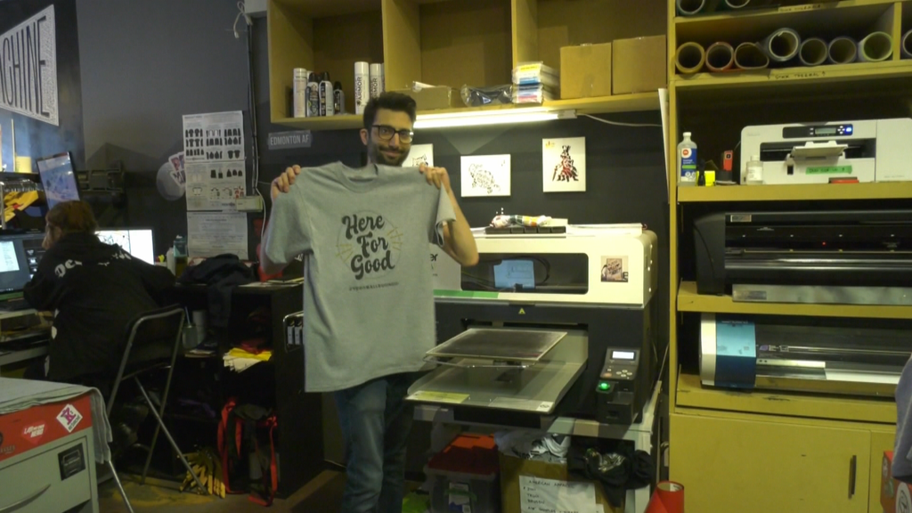 Negocio de impresión de playeras lanza campaña para ayudar a empresas en crisis por el coronavirus