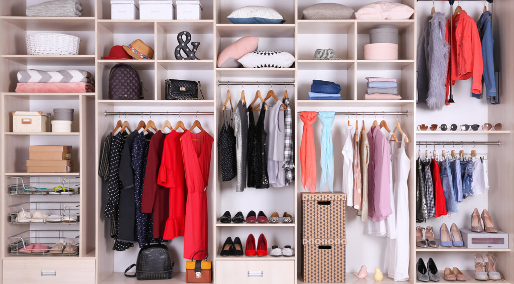 Los beneficios de tener un guardarropa organizado
