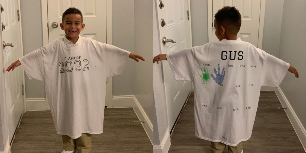 Mamá hace playera para su hijo para celebrar su primer día de clases hasta que se gradúe