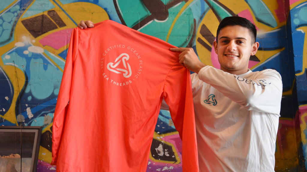 Startup hace playeras y cubrebocas a partir de desechos plásticos del océano
